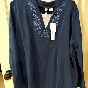 Hastings & Smith long sleeved top 2X Faux White Underlay V-neck Decorative Trim